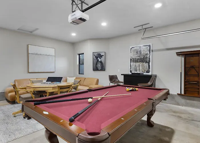 Holiday home Mammoth Rock Splendor Family Home-close To Town, Huge & Game