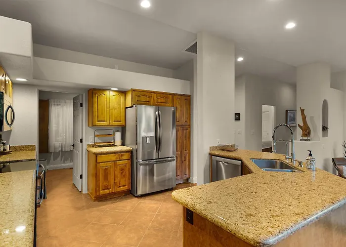 Holiday home Mammoth Rock Splendor Family Home-close To Town, Huge & Game