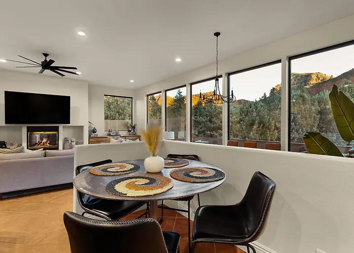 Holiday home Mammoth Rock Splendor Family Home-close To Town, Huge & Game