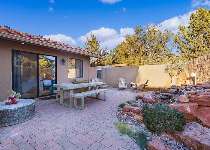 Holiday home Mammoth Rock Splendor Family Home-close To Town, Huge & Game *